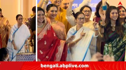 রেড রোডে পুজোর কার্নিভাল, ঢাক বাজালেন, মঞ্চে নাচের তালে পা মেলালেন মুখ্যমন্ত্রী