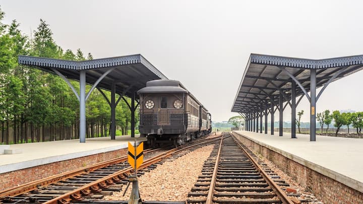 हालांकि आधुनिक समय में बड़े नेटवर्क और डिजिटल टिकटिंग ने इनकी अहमियत बदल दी है, फिर भी यह स्टेशन पुराने समय की याद दिलाता है.