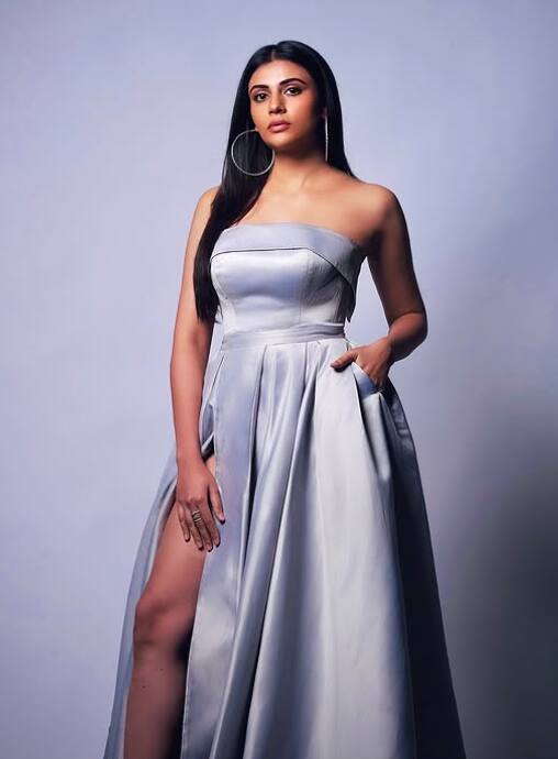 बाद में उन्होंने एक्टिंग की दिशा में कदम रखा और 2018 में अनिल शर्मा की फिल्म 'जीनियस' से बॉलीवुड में डेब्यू किया. साल 2022 में उन्होंने अरविंद पांडे की रोमांटिक ड्रामा 'इश्क पश्मीना' में भी काम किया.