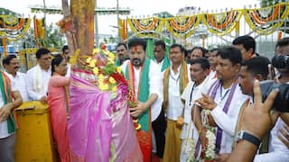 Medaram Jatara 2026: మేడారంలో గద్దెల చుట్టూ ఉన్న నిర్మాణాల కూల్చివేత ప్రారంభించిన అధికారులు