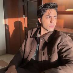 27 साल के आर्यन खान हैं बेहद हैंडसम, पापा शाहरुख इस उम्र में कैसे लगते थे? देखें कौन किस पर भारी