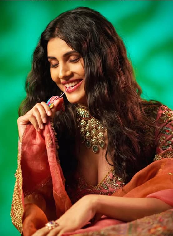 उन्हें पहली बार पहचान तब मिली जब उन्होंने ब्यूटी कॉन्टेस्ट में हिस्सा लिया. मालती फेमिना मिस इंडिया 2014 की फाइनलिस्ट रहीं और मिस फोटोजेनिक का खिताब भी जीता. इससे उनके एंटरटेनमेंट करियर की शुरुआत हुई.