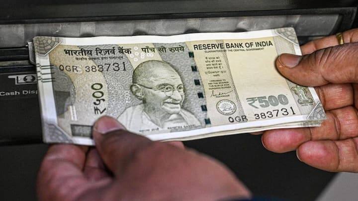 યોજનામાં 15 દિવસની તાલીમનો સમાવેશ થાય છે, જે દરમિયાન કારીગરોને તેમના દૈનિક ખર્ચ માટે રોજ ₹500 નું પ્રોત્સાહન (સ્ટાઈપેન્ડ) સીધું તેમના બેંક ખાતામાં જમા કરવામાં આવે છે. આ રકમ તેમને આર્થિક ટેકો પૂરો પાડે છે.