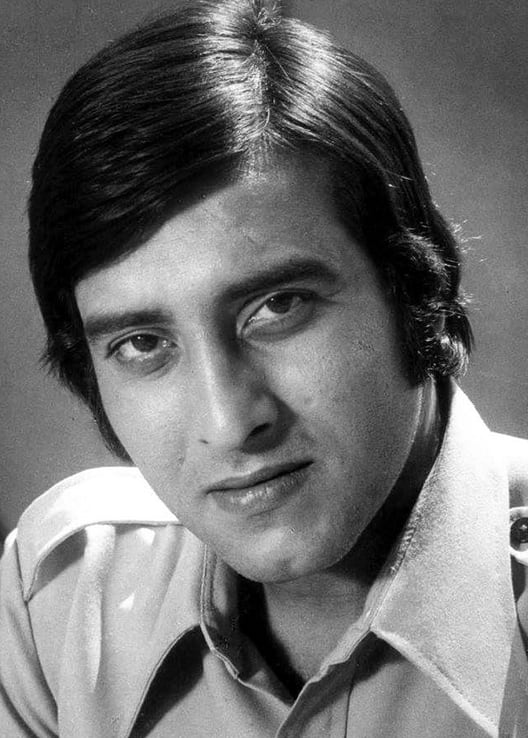 बता दें कि विनोद ने 1968 में फिल्म 'मन का मीत' से डेब्यू किया था. इस फिल्म के बाद वो मेरे अपने, मेरा गांव मेरा देश, अचानक, अमर अकबर एंथोनी, कुर्बानी जैसी फिल्में की हैं.