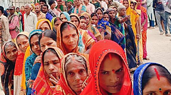 इसके साथ ही बिहार चुनाव में वोटिंग के लिए शहरी पोलिंग स्टेशन की संख्या 13911 और ग्रामीण पोलिंग स्टेशन की संख्या 76801 है.