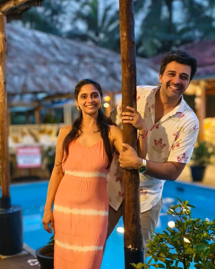 सचिन श्रॉफ अपनी वाइफ चांदनी पर प्यार लूटाने का कोई मौका नहीं गंवाते हैं.