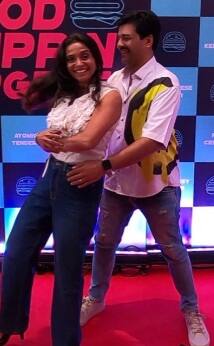 सचिन श्रॉफ अक्सर अपनी पत्नी चांदनी की तारीफ करते हुए नजर आते हैं. एक बार उन्होंने कहा था कि मेरी पार्टनर चांदनी शानदार है.