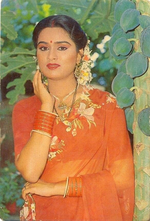 इसमें एक ‘प्रेम रोग’ भी थी. फिल्म में पद्मिनी को ऋषि कपूर के साथ देखा गया था. फिल्म ने रिलीज के बाद उस दौर में छप्परफाड़ कमाई की थी.