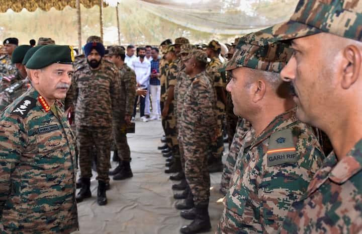 सेना भर्ती रैली का सबसे महत्वपूर्ण चरण होता है फिजिकल फिटनेस टेस्ट (PFT). इसमें युवाओं की शारीरिक क्षमता, ताकत और सहनशक्ति की जांच की जाती है.