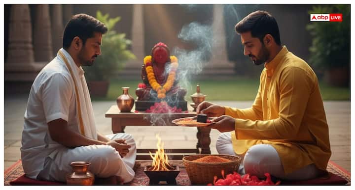 जो लोग मंगल दोष या मांगलिक दोष से पीड़ित है, उनके लिए मंगलवार का व्रत और मंगल ग्रह की पूजा बेहद जरूरी मानी जाती है. इस दिन लाल चंदन, लाल फूल, गुड़, मसूर की दाल और तांबे के बर्तन का दान करने से मंगल ग्रह शांत होता है और करियर में तरक्की प्राप्त होती है.