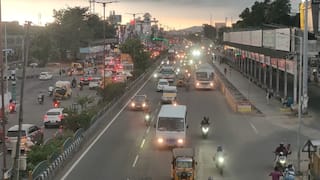 சென்னை புறநகரில் பகலை இரவாக்கிய கனமழை! வாகன ஓட்டிகள் அவதி, வானிலை மாற்றம்