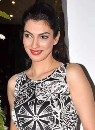 Yukta made his debut on the big screen with the film 'Pyaasa' in 2002, but the film did not manage to woo the audience. She married Prince Tuli, a big businessman from New York, in 2008, but she did not get married. He divorced the husband by making many serious allegations. She wants to give a good upbringing to her son.