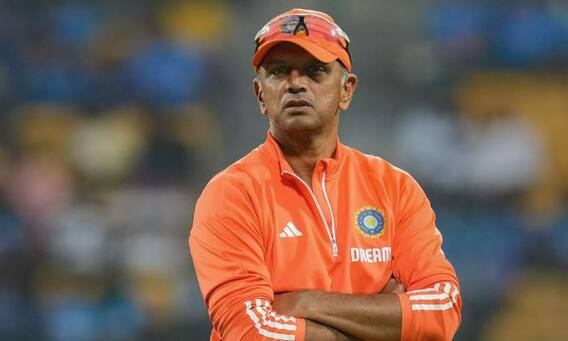 ਰਾਹੁਲ ਦ੍ਰਵਿੜ ਦੇ ਪੁੱਤ ਨੇ ਮੈਦਾਨ 'ਤੇ ਮਚਾਈ ਤਬਾਹੀ ! 48 ਚੌਕੇ ਤੇ ਛਿੱਕਿਆਂ ਨਾਲ ਠੋਕੀਆਂ 459 ਦੌੜਾਂ, ਮਿਲਿਆ ਖ਼ਾਸ ਐਵਾਰਡ