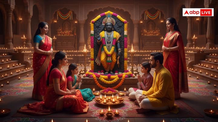 छोटी दिवाली (नरक चतुर्दशी) कार्तिक कृष्ण पक्ष की चतुर्दशी को मनाई जाती है और भगवान श्रीकृष्ण द्वारा नरकासुर के वध और कन्याओं की मुक्ति का उत्सव है, जबकि बड़ी दिवाली कार्तिक अमावस्या को होती है, जो देवी लक्ष्मी के आगमन और भगवान राम के अयोध्या लौटने की खुशी में मनाई जाती है.  छोटी दिवाली एक प्रकार से दिवाली के पांच दिनों के उत्सव का दूसरा दिन होता है, वहीं बड़ी दिवाली मुख्य दिवाली है.