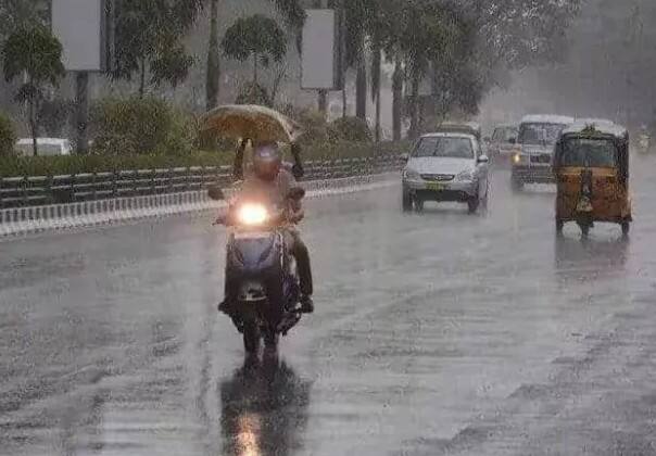 હવામાન વિભાગે જણાવ્યું કે, આવતીકાલથી ડીપ્રેશનમાં પરિવર્તિત થશે. વાવાઝોડું દરિયાકાંઠાની નજીક આવતા નબળું પડશે. દ્વારકાથી 940 કિમી, નલિયાથી 960 કિમી વાવાઝોડું દૂર છે.