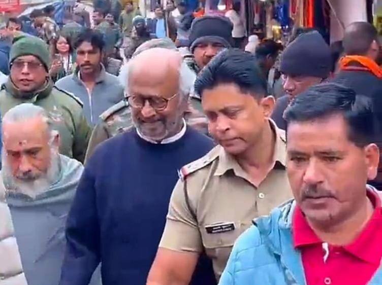 रजनीकांत ऋषिकेश में सड़क किनारे पत्तल में खाना खाते दिखे, काम से ब्रेक लेकर आध्यात्मिक जर्नी पर सुपरस्टार