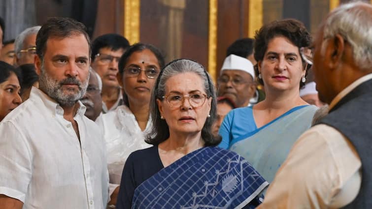 <div>'Attack On CJI Gavai An Assault On Dignity Of Judiciary': Rahul, Sonia Condemn 'Hatred'</div>