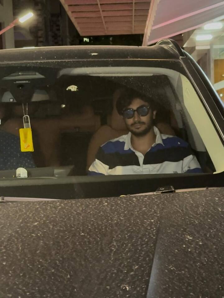 इतना ही नहीं अरबाज खान और मलाइका अरोड़ा के बेटे अरहान को भी हिंदुजा हॉस्पिटल में स्पॉट किया गया. अपनी सौतेली बहन से मिल कर वो भी बहुत खुश नजर आए.