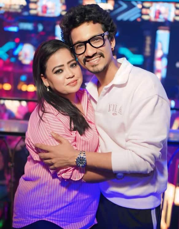 कॉमेडियन भारती सिंह ने हाल ही में 6 अक्टूबर को अपने दूसरे बच्चे की प्रेग्नेंसी की न्यूज अपने इंस्टाग्राम पोस्ट पर शेयर की है. दोनों पहले से एक बेटे के पेरेंट्स हैं.