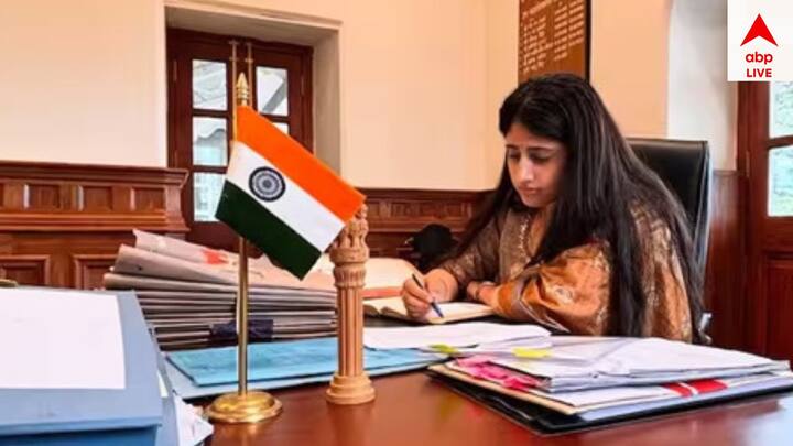 অম্বিকা ২০২২ সালের UPSC পরীক্ষায় ১৬৪ তম স্থান অর্জন করেছিলেন। তিনবারের চেষ্টার পর তিনি পরীক্ষায় উত্তীর্ণ হয়েছিলেন। অনেক বাধা সত্ত্বেও যে লক্ষ্যে পৌঁছানো সম্ভব তা প্রমাণ করে দিয়েছেন অম্বিকা।