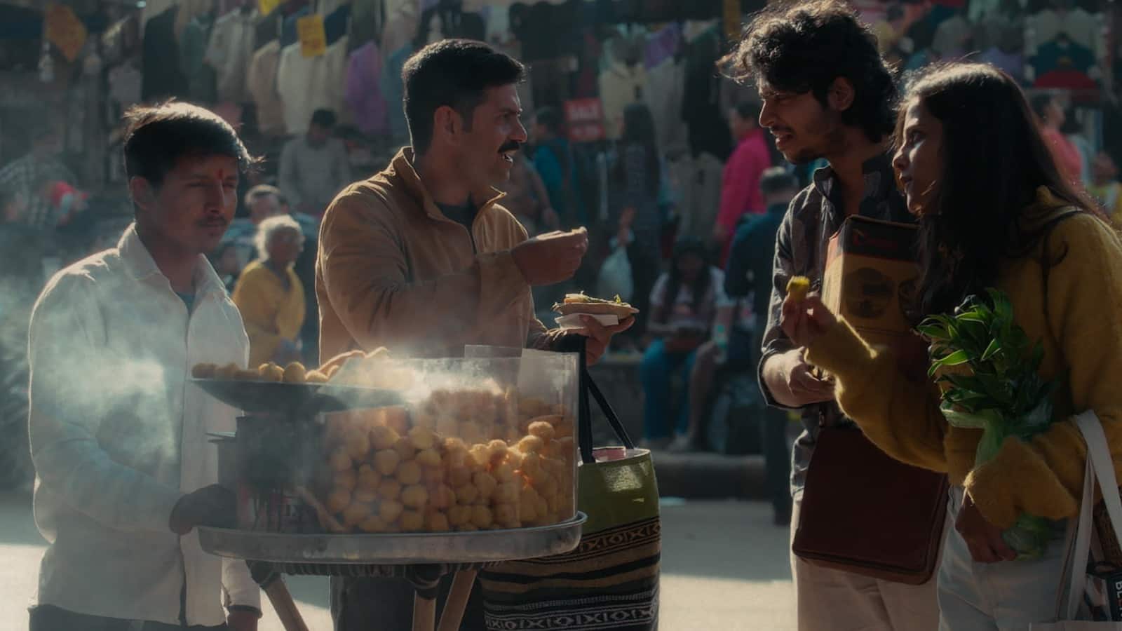 If on a Winter's Night Movie Review: महानगरं आणि तिथल्या घडल्या-बिघडल्या नात्यांची गोष्ट - खिडकी गाव (2025)