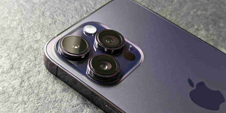 iPhone 16 Pro Max को A18 Pro चिप से पावर मिली है जिसमें 6-core CPU, 6-core GPU, और 16-core Neural Engine शामिल हैं. यह फोन Apple Intelligence से लैस है, जो इसे और भी स्मार्ट बनाता है. परफॉर्मेंस, गेमिंग और AI प्रोसेसिंग के मामले में यह फोन अपने सेगमेंट में सबसे आगे है.