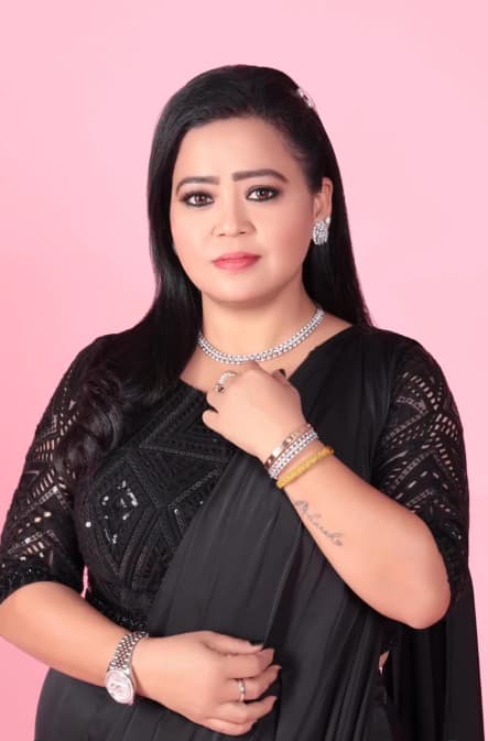 भारती की पोस्ट पर परिणीति चोपड़ा ने उन्हें बधाई दी. ईशा गु्प्ता ने दिलवाले इमोजी शेयर करके उन्हें शुभकामनाएं दीं.