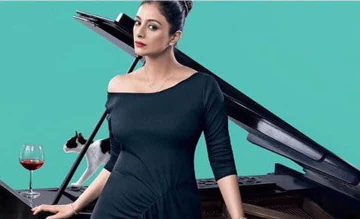 आयुष्मान खुराना की 'अंधाधुन' में तब्बू ने एक्टिंग और मोरली कंपलेक्स कैरक्टर की मिसाल पेश की थी. सिमी के रूप में उन्होंने एक ऐसी फीमेल को जीवंत किया था, जो अपराधी होने के साथ-साथ चालाकी और जिंदा रहने की लड़ाई के बीच फंसी है. अपने संयम और अस्थिरता के साथ तब्बू ने दर्शकों को ‘हेट-टू-लव’ का एक्सपीरियंस कराया और खुद को बॉलीवुड की सबसे डेरिंग एक्ट्रेस में शुमार कर लिया.