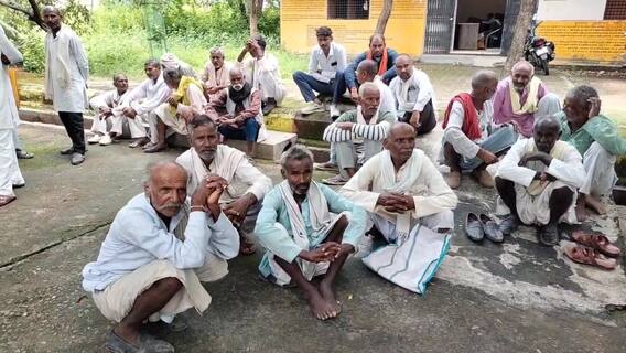 Mahoba News: महोबा में खाद की किल्लत, डीएम की चौखट पर पहुंचे बबेड़ी गांव के किसान