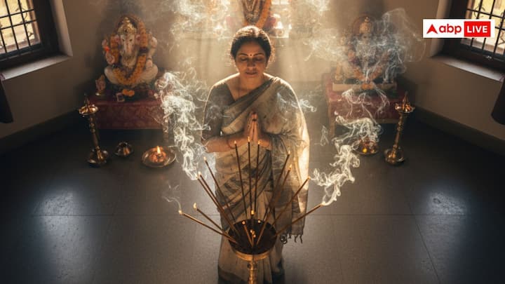 Agarbatti: रोजाना पूजा में अगरबत्ती जलाना देवी-देवताओं को प्रसन्न करने और मन को शांत करने का एक धार्मिक महत्व रखता है. तो आइए जानें रोजना पूजा पाठ करते समय कितना अगरबत्ती जलाना चाहिए विस्तार से...