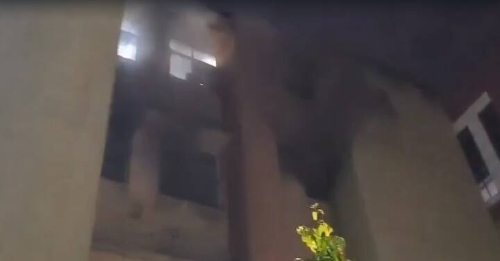 ICU में भर्ती मरीज गंभीर हालत में थे और उनका जीवन सपोर्ट सिस्टम पर निर्भर था. आग लगने के दौरान मरीजों को शिफ्ट करना बेहद मुश्किल हो गया.