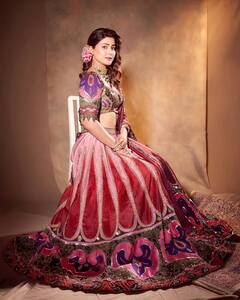 मल्टीकलर लहंगे में हुस्न परी बनकर हिना खान ने दिखाई दिलकश अदाएं, पलभर में वायरल हुईं तस्वीरें