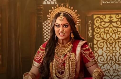 अपनी अपकमिंग फिल्म 'जटाधारा' में सोनाक्षी सिन्हा बड़े पर्दे पर पहली बार पूरी तरह से एक नेगेटिव कैरेक्टर निभाने जा रही हैं. हालांकि इससे पहले वो साल 2017 में आई फिल्म 'इत्तेफाक' में ग्रे शेड और पिछले साल आई वेब सीरीज 'हीरामंडी' में मां-बेटी के रूप में नेगेटिव कैरेक्टर में नजर आई थीं, जिसके लिए उन्हें काफी सराहा गया था.