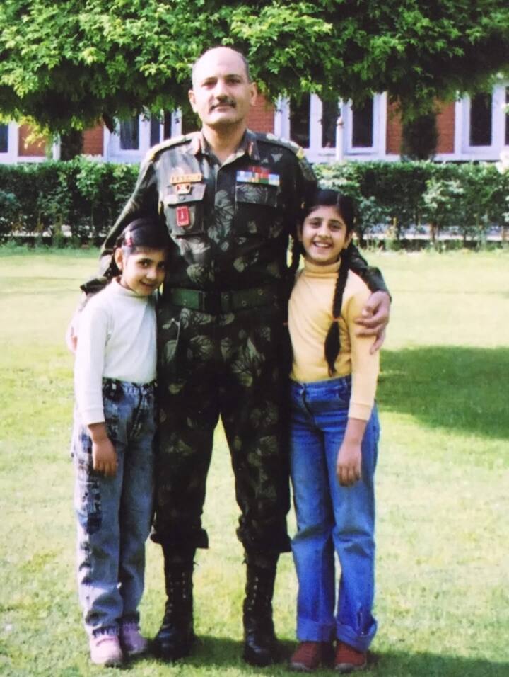 अंबिका ने गुजरात के अहमदाबाद स्थित सीईपीटी यूनिवर्सिटी से आर्किटेक्चर में ग्रेजुएशन किया था. वहीं से उनकी पढ़ाई का मजबूत आधार तैयार हुआ.