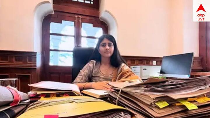 জম্মু ও কাশ্মীরের শ্রীনগরের একজন আইএএস অফিসার অম্বিকা রায়না। তাঁকে দেশের সবচেয়ে দূরদৃষ্টিসম্পন্ন মহিলা আইএএস অফিসারদের একজন হিসেবে বিবেচনা করা হয়।