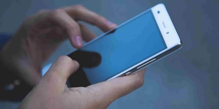 This display phone does not put much emphasis on the eyes. Especially for long reading or watching videos. The screen view is also good in sunlight. The balance of colors is good which is helpful for studies or office work. However, the black color in the LCD display does not look so deep and the battery consumption is slightly higher than AMOLED.