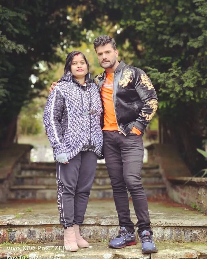 वेस्टर्न में भी चंदा कुछ कम नहीं लगतीं. ब्लैक कलर के इस आउटफिट में वो काफी स्टाइलिश दिख रही हैं.