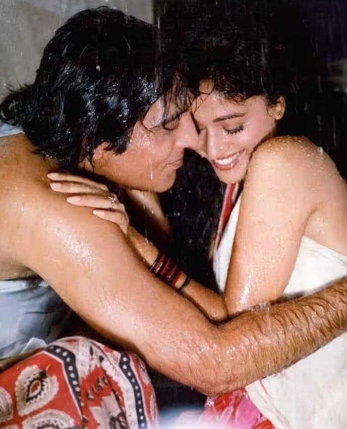 खबरों के मुताबिक, फिल्म में इंटीमेट सीन के दौरान विनोद अपना आपा खो बैठे थे. वो डायरेक्टर के कट बोलने के बाद भी माधुरी को जबरन किस किए जा रहे थे. खबरें थीं कि विनोद ने माधुरी के होंठ भी काट लि थे.