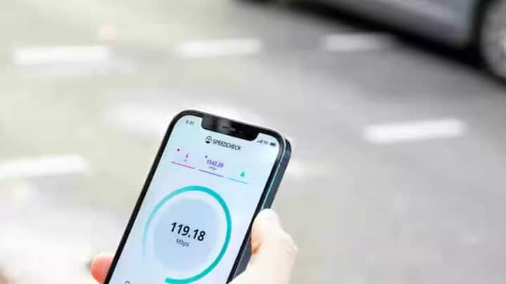 કેટલીકવાર, હાઇ-સ્પીડ પ્લાન સાથે પણ પર્ફોર્મન્સ નબળું હોય છે. આ જૂના રાઉટર, નેટવર્ક કન્જેશન, દિવાલોથી સિગ્નલ બ્લોકેજ અથવા નેટવર્ક પ્રોવાઈડર દ્વારા સ્પીડ થ્રોટલિંગને કારણે હોઈ શકે છે. જો વાયર્ડ કનેક્શન પર પણ સ્પીડ સતત ઓછી હોય તો તમારા ઇન્ટરનેટ પ્રદાતા (ISP) નો સંપર્ક કરો અથવા વધુ સારા કનેક્શનનો વિચાર કરો.