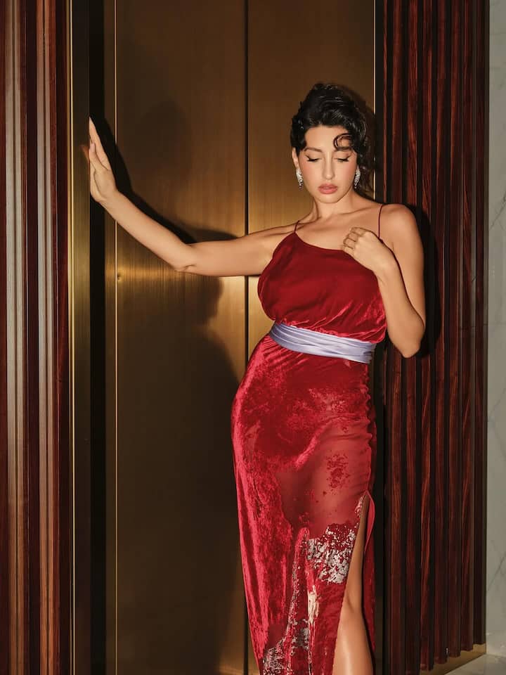 Fans were left mesmerised as she struck a powerful pose with one leg extended, embodying elegance and strength.