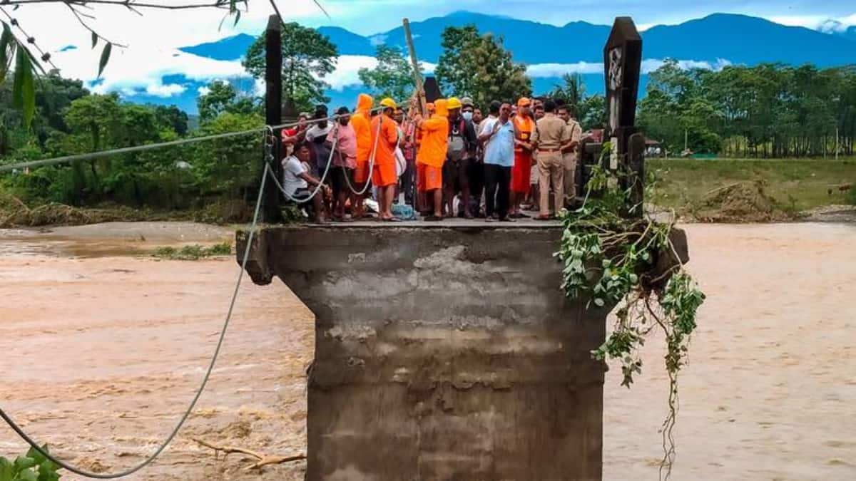 Darjeeling Landslide 2025: 18 Dead, Rescue Operations Underway Amid Heavy Rainfall