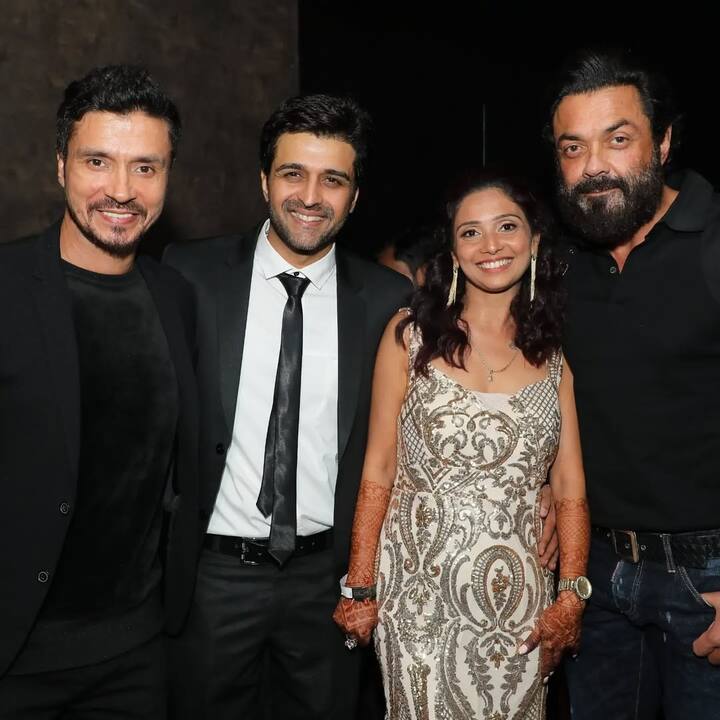 शादी में ही नहीं बल्कि बॉबी देओल तो सचिन और चांदनी की इंगेजमेंट में भी शामिल हुए थे.