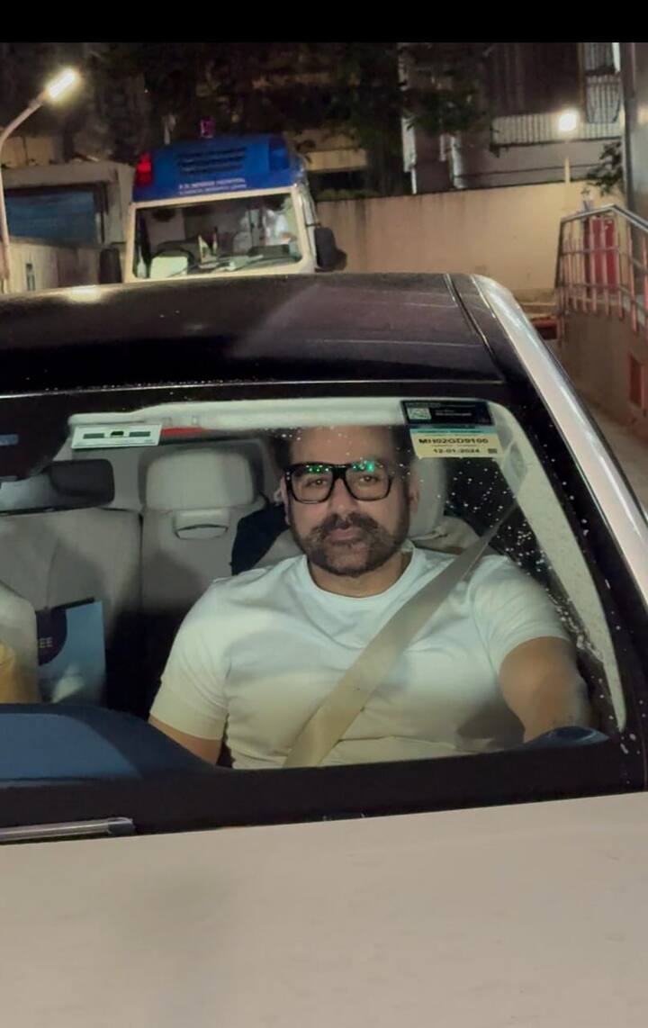 अरबाज खान और उनकी दूसरी पत्नी शूरा खान ने अपने पहले बच्चे का दुनिया में वेलकम कर लिया है. एक्टर की दूसरी पत्नी ने एक बेटी को जन्म दिया और इसी खुशी में अरबाज समेत पूरा परिवार उनसे मिलने पहुंचा.