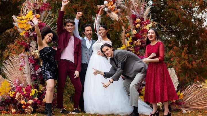 ये कंपनियां देशभर में अपनी सेवाएं देती हैं और ग्राहक की जरूरत के हिसाब से हेलीकॉप्टर उपलब्ध कराती हैं. अब बात करते हैं खर्च की तो हेलीकॉप्टर का किराया उसके मॉडल, साइज, सीटों की संख्या और उड़ान की दूरी पर निर्भर करता है.