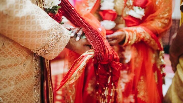 इसके लिए वहां ‘H’ मार्किंग, जमीन को समतल करने और सुरक्षा इंतजाम करने जैसे कामों में अतिरिक्त खर्च आता है. कई बार यह काम स्थानीय प्रशासन की अनुमति से ही किया जा सकता है, जिसका खर्च ऑपरेटर अलग से वसूलते हैं.