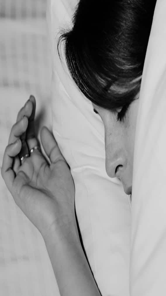 कोणत्या स्थितीत झोपल्यास चांगली झोप येते?