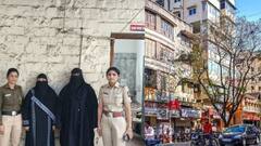 फुकट चपलांसाठी मायलेकींचा प्रताप ! IPS अधिकारी असल्याची बतावणी, हजारोंच्या चपला घेऊन पसार झाल्या, पुण्यातील एम .जी रोडवरील प्रकार