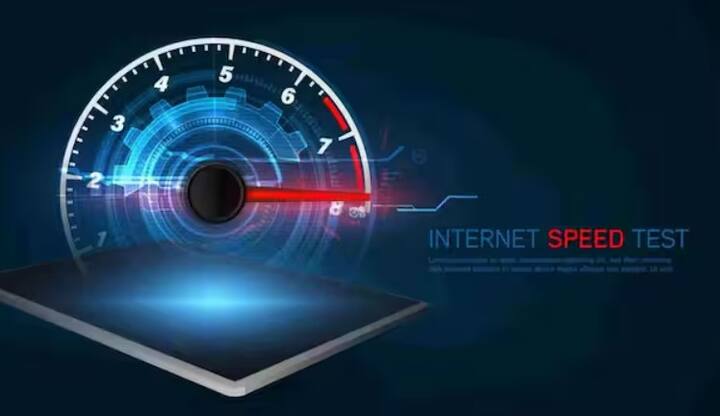 મોટાભાગના લોકો ફક્ત ત્યારે જ તેમની ઇન્ટરનેટ સ્પિડ પર ધ્યાન આપે છે જ્યારે નેટવર્ક કામ કરવાનું બંધ કરે છે. પરંતુ જો તમે તેને નિયમિતપણે તપાસો છો તો તમને ખબર પડશે કે તમને તમારા પેકેજમાં વાયદો કરવામાં આવેલ  સ્પિડ મળી રહી છે કે નહીં. ધીમી સ્પિડ ક્યારેક તમારા રાઉટર, Wi-Fi સિગ્નલ અથવા ઉપકરણમાં સમસ્યાઓને કારણે થઈ શકે છે ન કે તમારા ઇન્ટરનેટ પ્રોવાઈડરમાં.