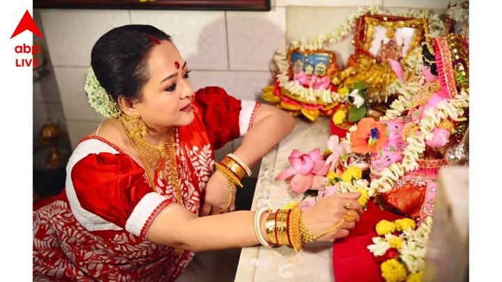 Laxmi Puja 2025: অতি বৃষ্টিতে নষ্ট মা লক্ষ্মীর পোশাক, নিজেই নিজের সাজ বেছে নিলেন দেবী! গল্প শোনালেন অপরাজিতা