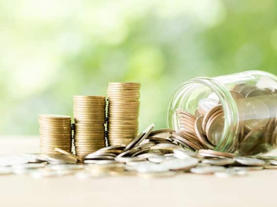 ટાઇમ ડિપોઝિટ (TD): પોસ્ટ ઓફિસની આ યોજના વિવિધ મુદત માટે ઉપલબ્ધ છે (1, 2, 3 અને 5 વર્ષ). રોકાણકારોને 5 વર્ષ માટે રોકાણ કરવા પર 7.5% વ્યાજ દર મળે છે. 2 કે 3 વર્ષ માટે 7% વ્યાજ મળે છે, જ્યારે 1 વર્ષ માટે 6.9% વ્યાજ મળે છે. 5 વર્ષની TD માં રોકાણ કલમ 80C હેઠળ કરમુક્ત છે અને તેમાં લઘુત્તમ ડિપોઝિટ રકમ ₹1,000 છે.